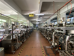 Atelier de machines de conditionnement de liquides granulaires